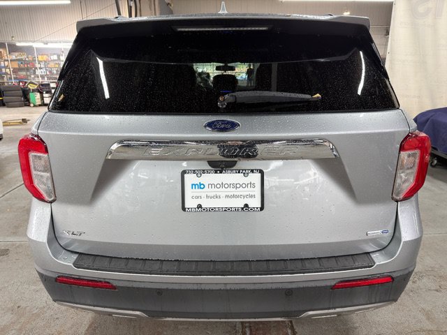 Used 2020 Ford Explorer XLT w/ Equipment Group 202A AWD/4WD image 3