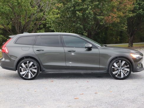 Used 2021 Volvo V60 T5 Cross Country w/ Advanced Package image 3