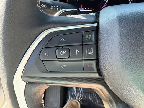 Used 2025 Jeep Grand Cherokee Altitude AWD/4WD image 18
