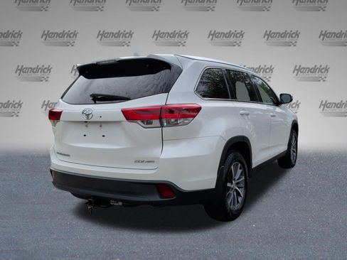 Used 2019 Toyota Highlander XLE AWD/4WD image 7