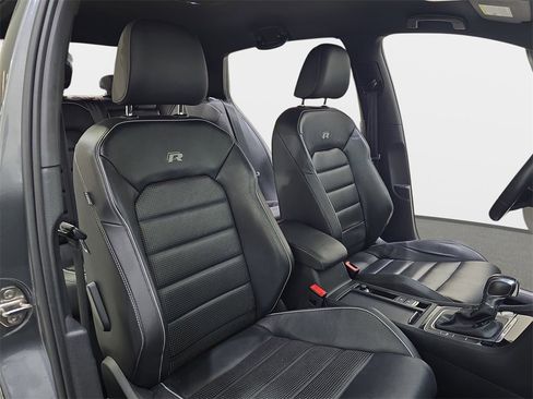 Used 2019 Volkswagen Golf R 4-Door image 12
