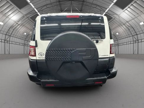 Used 2011 Toyota FJ Cruiser Sport Utility 2D image 4