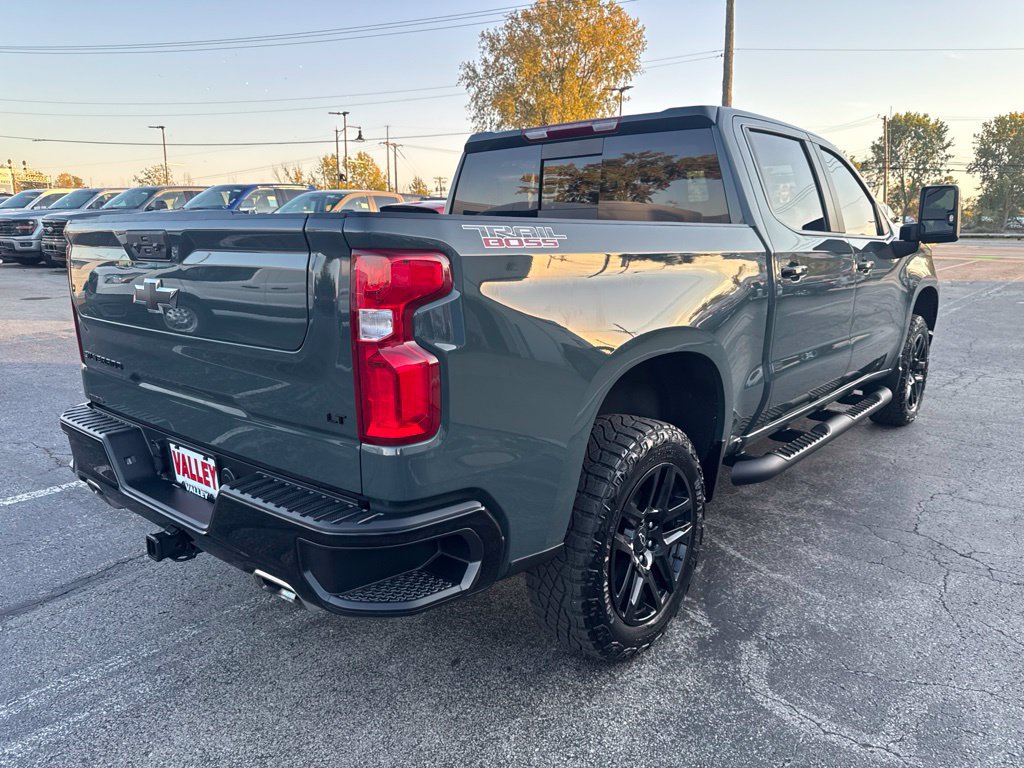 Used 2025 Chevrolet Silverado 1500 LT Trail Boss w/ Convenience Package II AWD/4WD image 3
