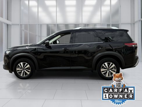 Used 2025 Nissan Pathfinder SL FWD image 3