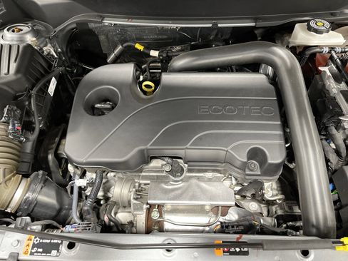 Used 2023 GMC Terrain SLT image 17