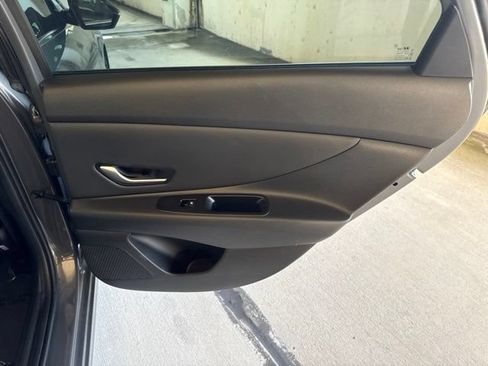 Used 2023 Hyundai Elantra Limited FWD image 15