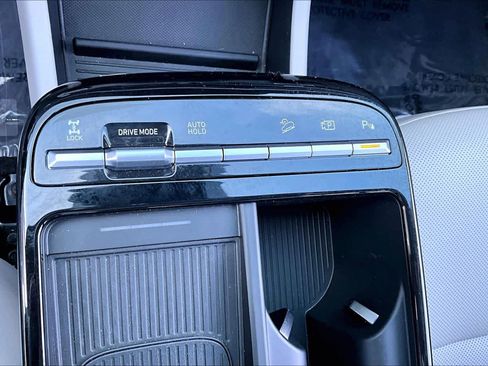 Used 2025 Hyundai Tucson Limited image 32