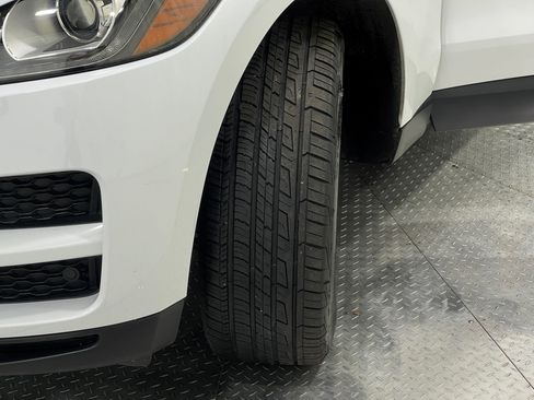 Used 2018 Jaguar F-PACE Premium image 38