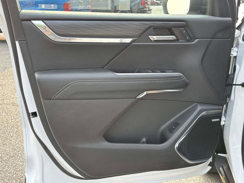 Used 2024 GMC Acadia Elevation image 23