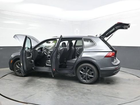 Used 2023 Volkswagen Tiguan SE AWD/4WD image 47