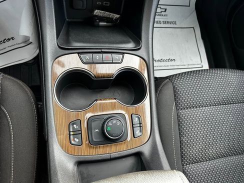 Used 2021 GMC Acadia SLE image 31