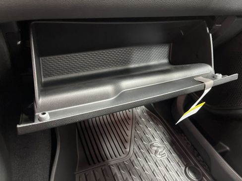 New 2026 RAM 1500 4x4 Crew Cab image 21