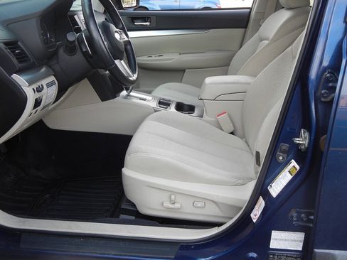 Used 2011 Subaru Outback 2.5i Premium w/ All-Weather Pkg AWD/4WD image 25