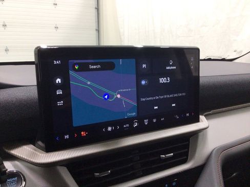 Used 2025 Ford Explorer Active w/ Active Comfort Package image 13