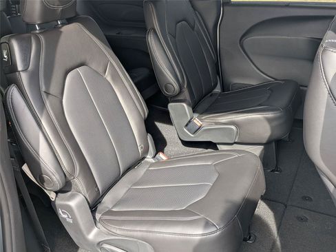 New 2026 Chrysler Voyager LX FWD image 32