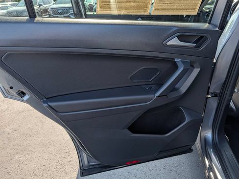 Used 2019 Volkswagen Tiguan SE FWD image 16