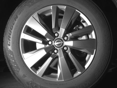 Used 2025 Nissan Pathfinder SV image 13