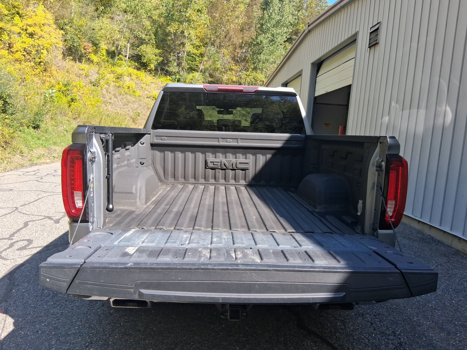 Used 2021 GMC Sierra 1500 SLT w/ X31 Off-Road Package AWD/4WD image 13