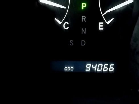 Used 2012 Toyota Highlander SE image 19