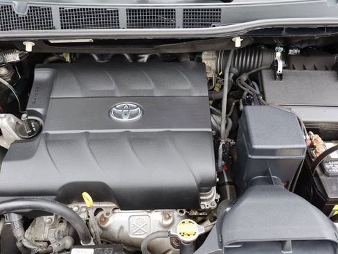 Used 2012 Toyota Sienna XLE image 41