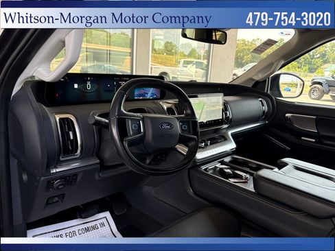 Used 2025 Ford Expedition Platinum w/ Driver's Package AWD/4WD image 12