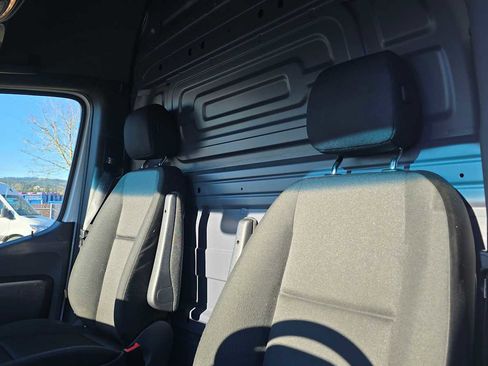 Used 2025 Mercedes-Benz Sprinter 2500 image 22