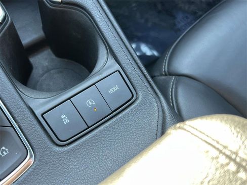 Used 2023 Cadillac XT4 Luxury w/ Cold Weather Package image 13