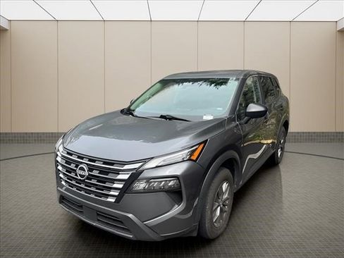 Used 2024 Nissan Rogue S FWD image 2