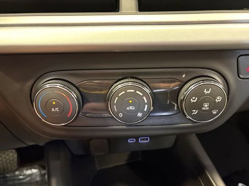 Used 2024 Chevrolet Trax LS FWD image 29
