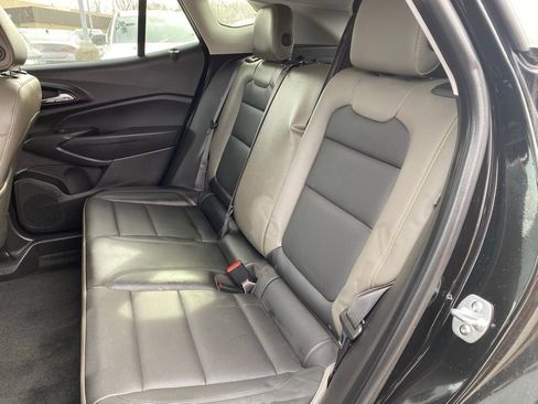 Used 2025 Chevrolet Trax ACTIV w/ Sunroof Package image 19