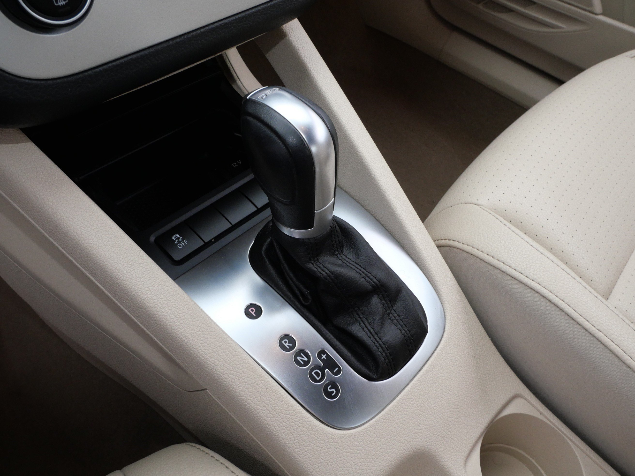Used 2015 Volkswagen Eos Komfort FWD image 24