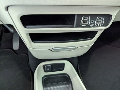 Certified 2022 Chrysler Voyager LX image 25