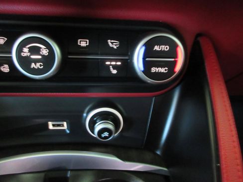 Used 2019 Alfa Romeo Stelvio Ti AWD/4WD image 29
