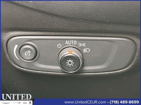 Used 2021 Chevrolet Equinox LT image 19