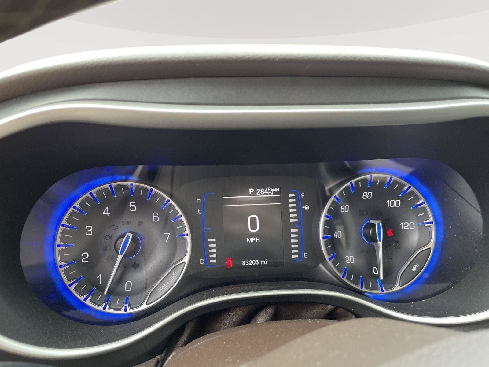 Used 2020 Chrysler Pacifica Touring-L FWD image 2
