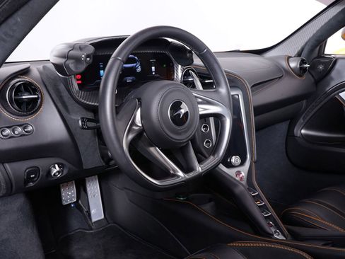 Used 2024 McLaren 750S RWD image 7
