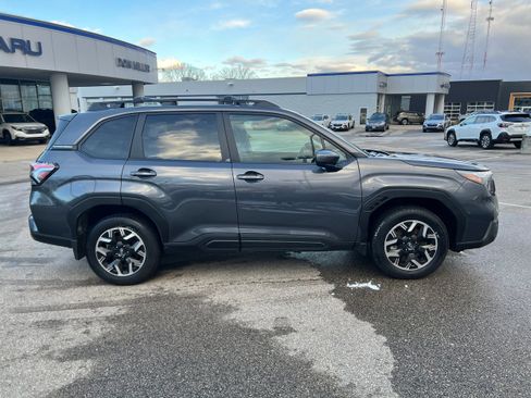 Certified 2025 Subaru Forester Premium image 8