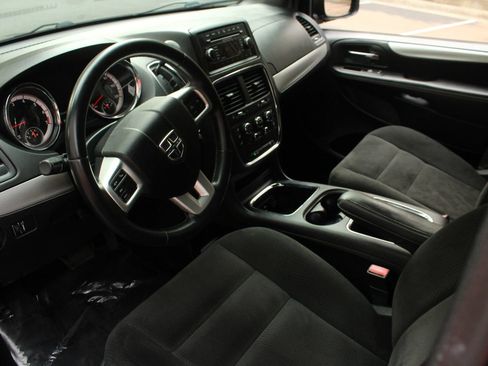 Used 2015 Dodge Grand Caravan SXT w/ Blacktop Package FWD image 13