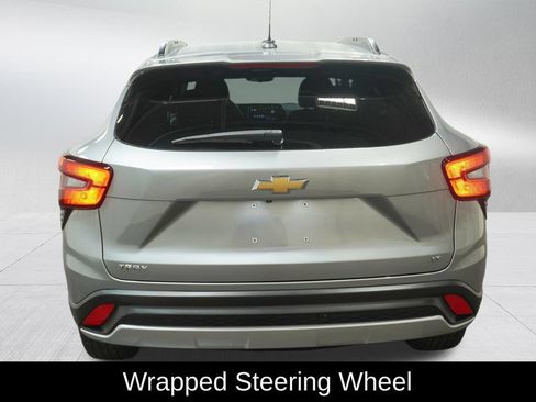 Used 2024 Chevrolet Trax LT w/ LT Convenience Package FWD image 7
