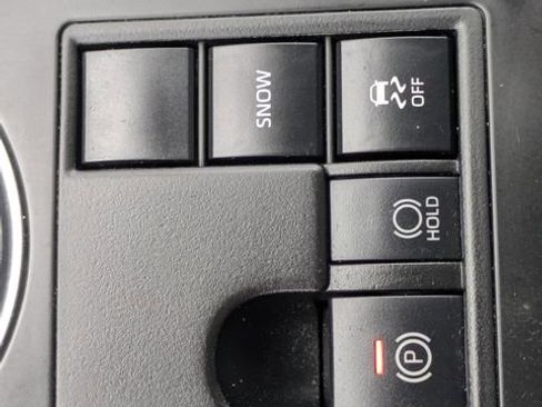 Used 2023 Toyota Highlander XLE image 16