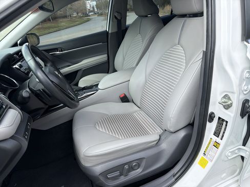 Used 2020 Toyota Camry SE w/ Audio Package image 9