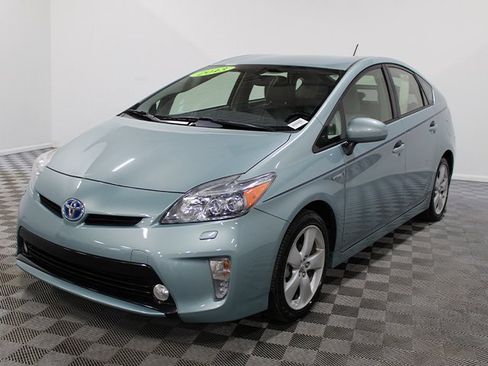 Used 2013 Toyota Prius Five image 2