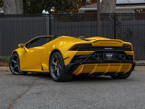 Used 2024 Lamborghini Huracan EVO image 30