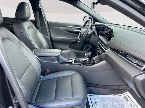 Used 2024 Buick Envista Sport Touring w/ Convenience I Package FWD image 29