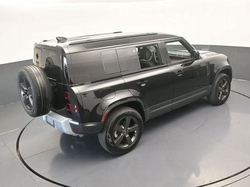 Used 2025 Land Rover Defender 110 S image 65