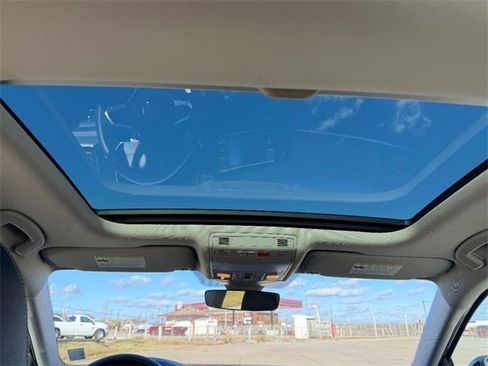 Used 2024 Volkswagen Jetta SE image 8