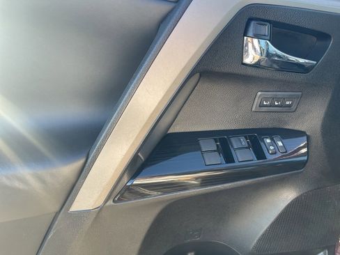Used 2017 Toyota RAV4 Limited image 14