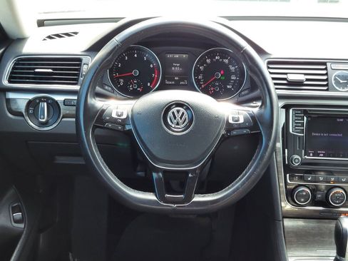 Used 2017 Volkswagen Passat 1.8T SE FWD image 12