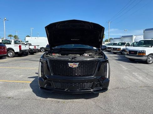 Used 2025 Cadillac Escalade ESV V AWD/4WD image 21