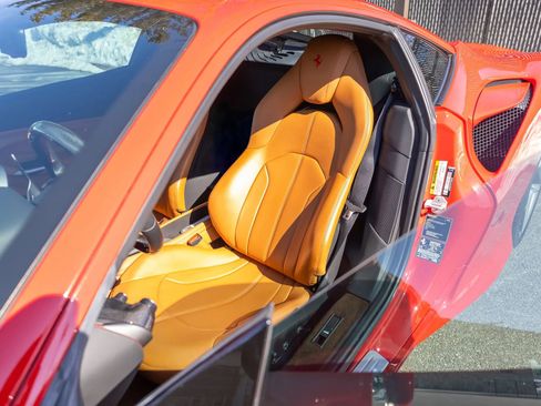 Used 2020 Ferrari F8 Tributo image 49